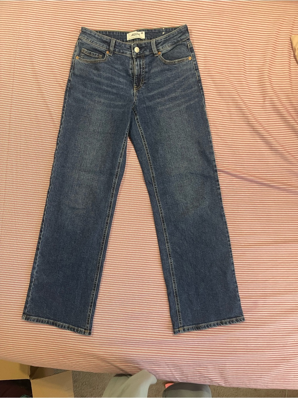 Mid Rise Straight Leg Jeans in Dark Blue